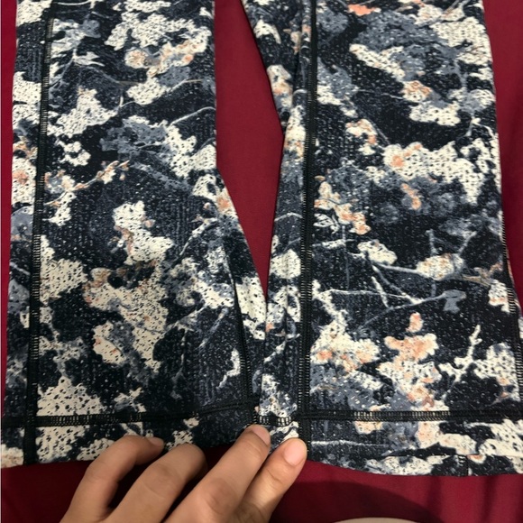 Lululemon Floral Blossom Print Cropped Leggings size 6 - Picture 5 of 6